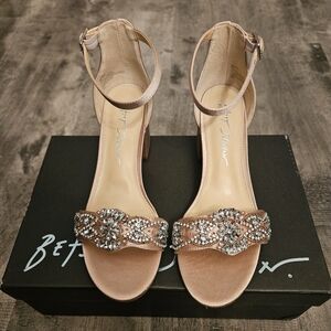 NWT Betsey Johnson Mel Rhinestone Champagne Block Heel Pumps